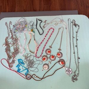 Lot‎ of broken & tarnished necklaces for jewelry making & crafts